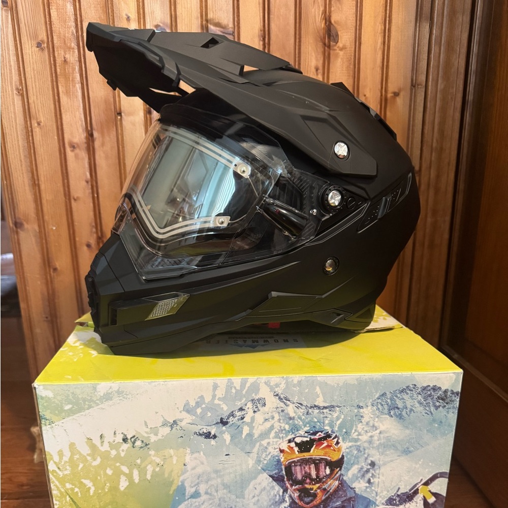 Dual sport motorcycle full face helmet